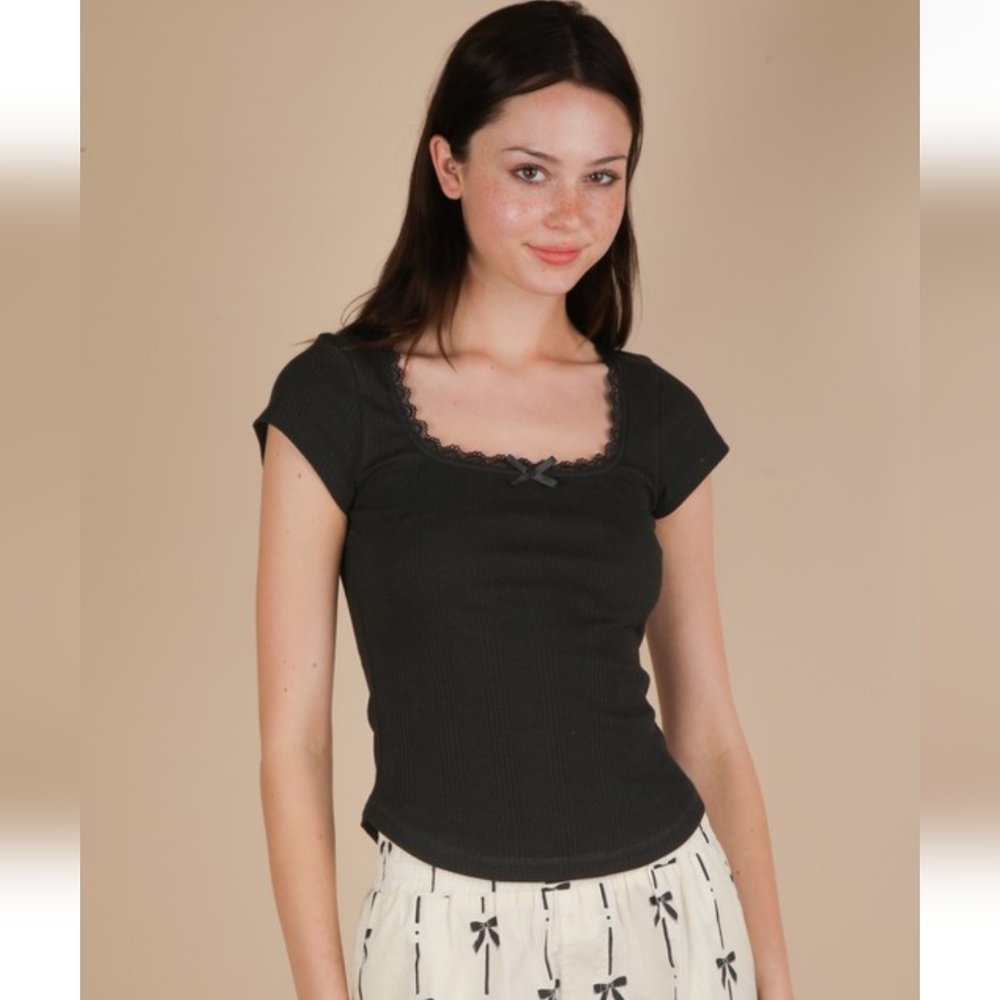 🖤NIP/NWT New In "Onyx🖤 Lace And Bow🎀 Trim Square Neckline Top" Black🖤 Medium - Picture 2 of 15